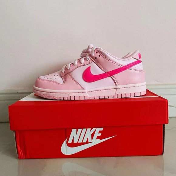 Nike Dunk Low Triple Pink - Picture 2 of 6